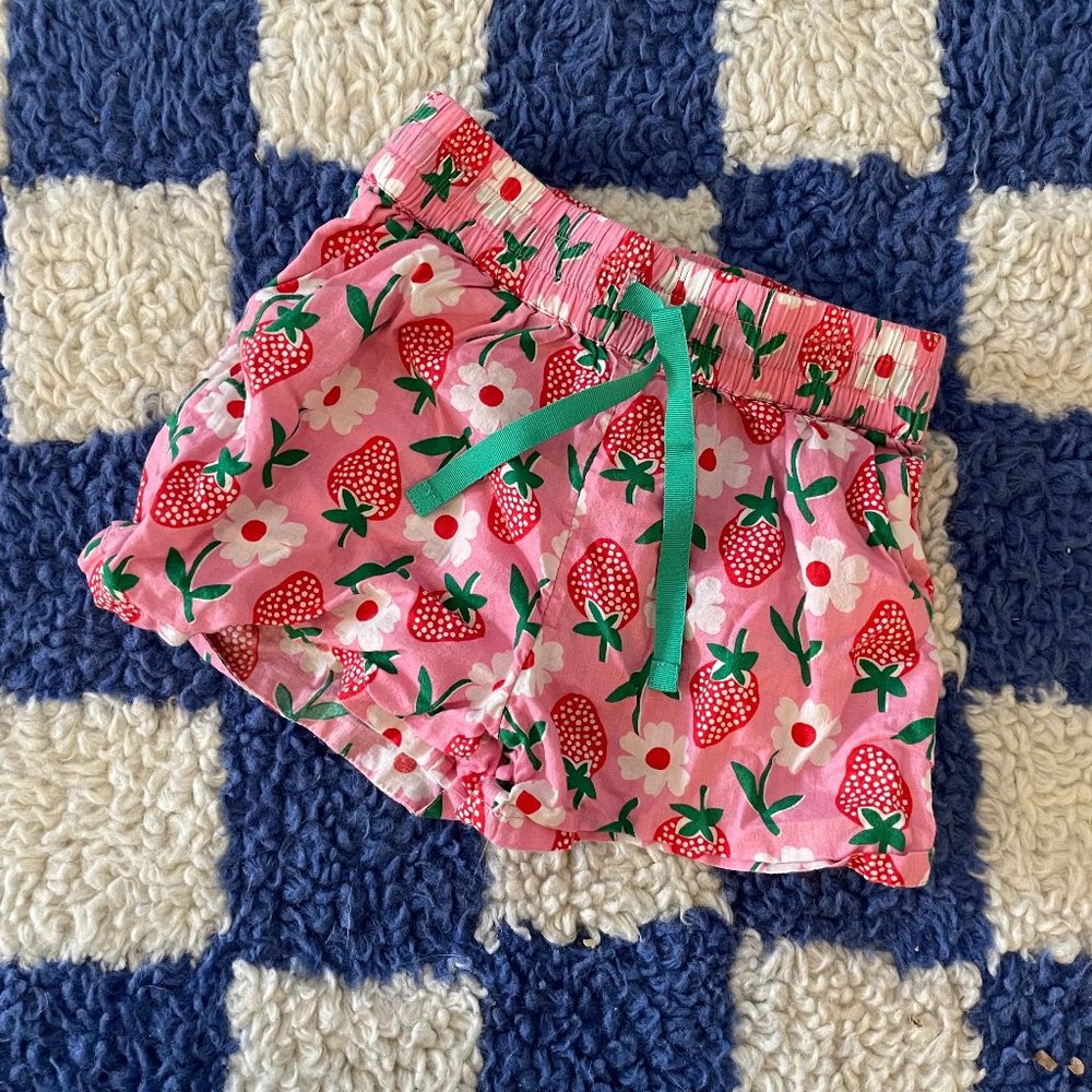 Mini Boden Girls Strawberry Shorts | 3T
